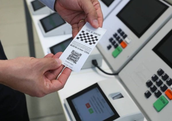 TSE inicia teste público das urnas eletrônicas para eleições de 2024