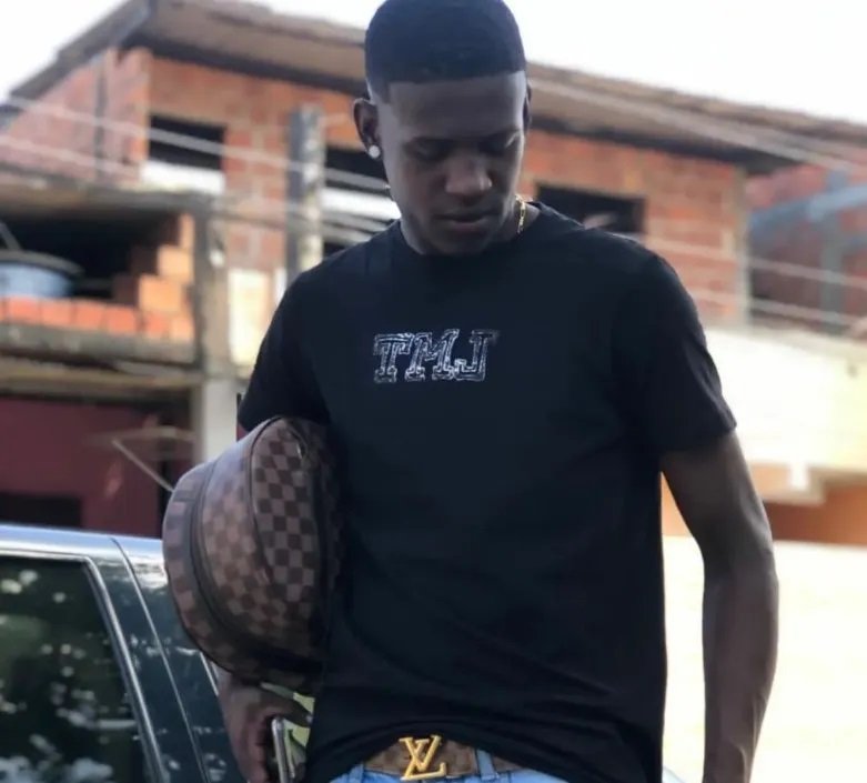 Em Salvador, adolescente morre em Itapuã após ser baleado