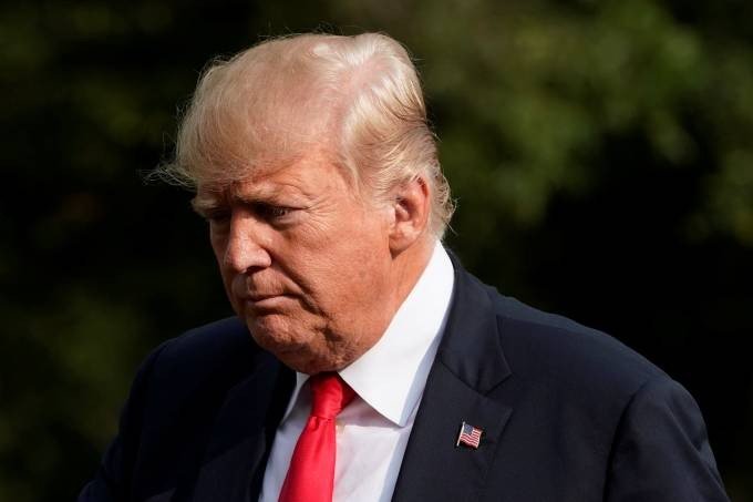Afetado por ex-aliados, Trump enfrenta riscos legais e eleitorais