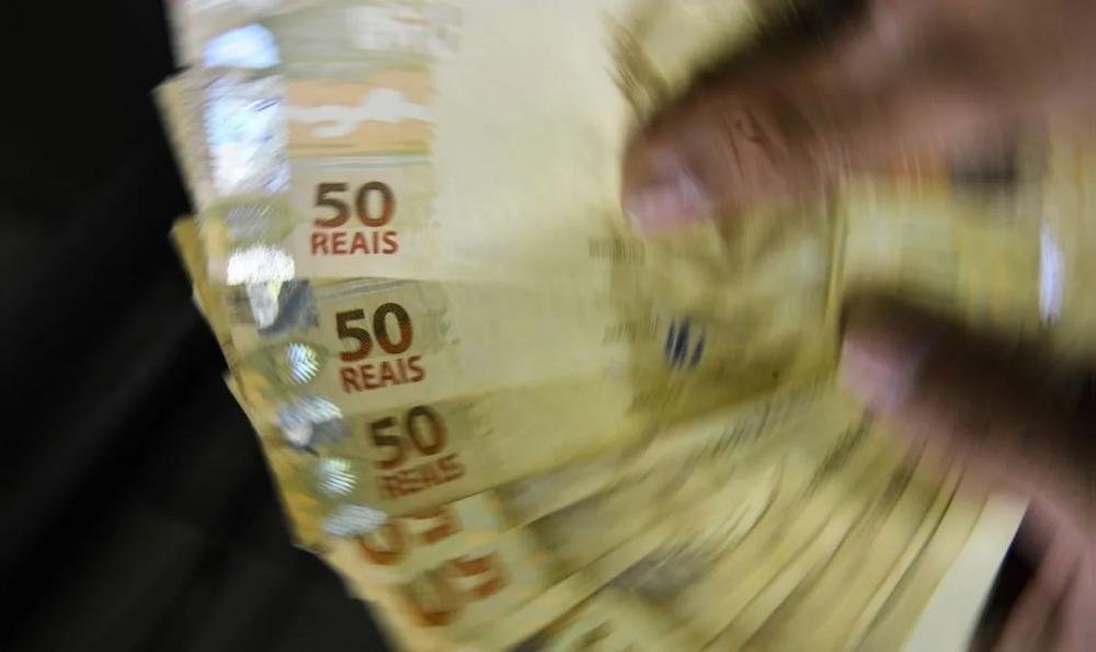 Caiu a primeira parcela do 13º: o que dá para comprar em 2023?