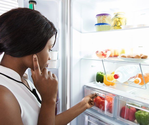 Mora sozinho e quer acabar com o desperdício? Confira 5 dicas para organizar sua cozinha