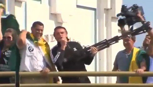 Cena macabra de Bolsonaro antecipa campanha sem Lula