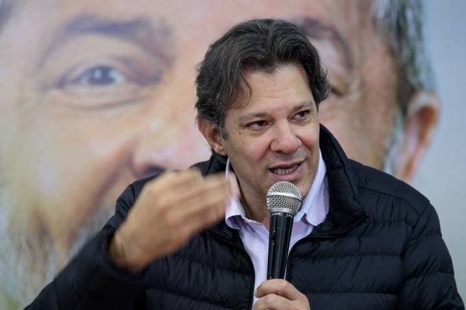PT irá recorrer ao STF para garantir candidatura de Lula, diz Haddad