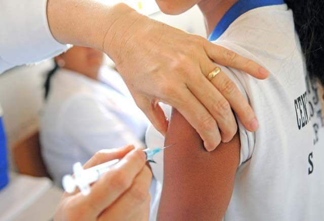 Governo lança campanha para vacinar 20 milhões de adolescentes contra HPV