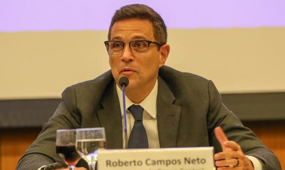 Campos Neto reconhece que crescimento e emprego foram melhores do que ele imaginava no primeiro ano do governo Lula