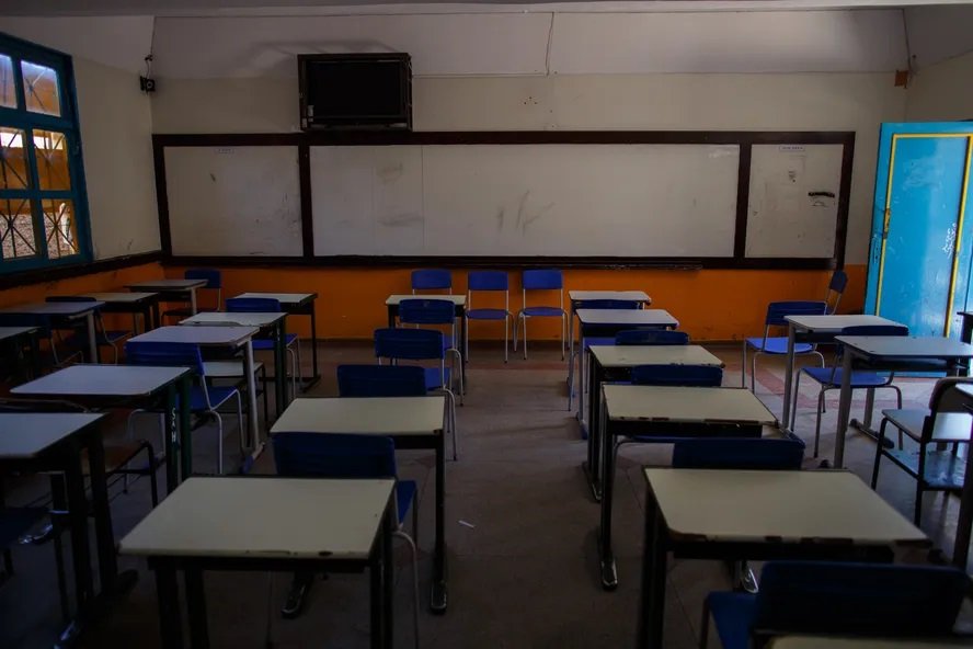 Metade dos jovens das famílias mais pobres do país não estuda nem trabalha