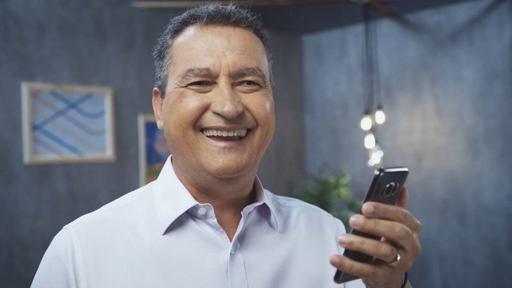 Rui surpreende contato do WhatsApp com telefonema
