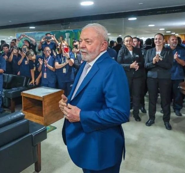 Contra a intolerância e o negacionismo, governo Lula lança a campanha 