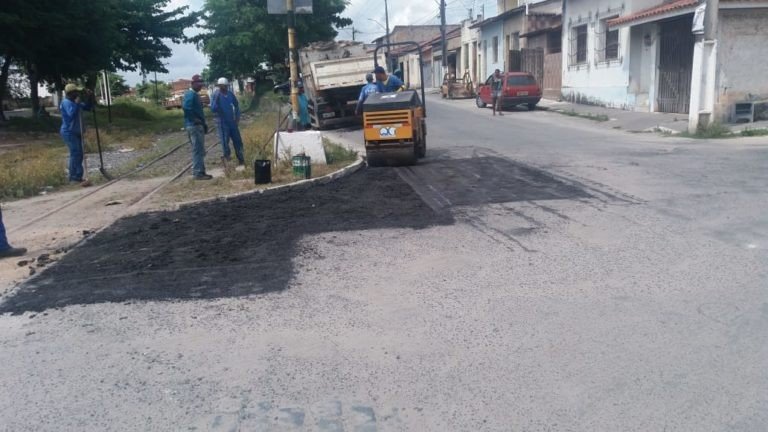 Intervenções da Operação Tapa-Buraco seguem em diversos bairros de Alagoinhas