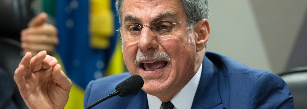 Jucá, líder do golpe, fica fora do senado