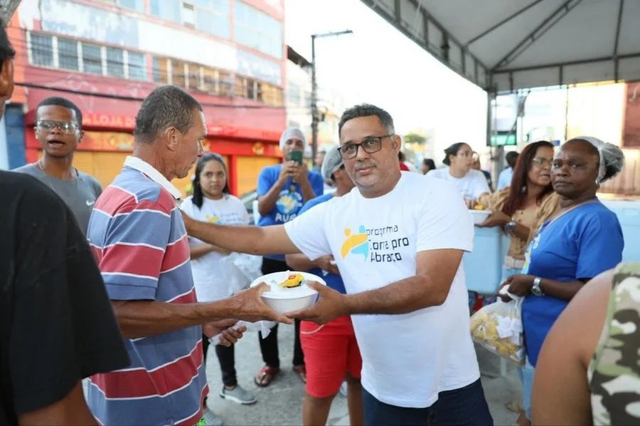 Governo do Estado promove ação ‘Natal Social’ e garante 1,5 mil refeições para população de rua e pessoas em vulnerabilidade
