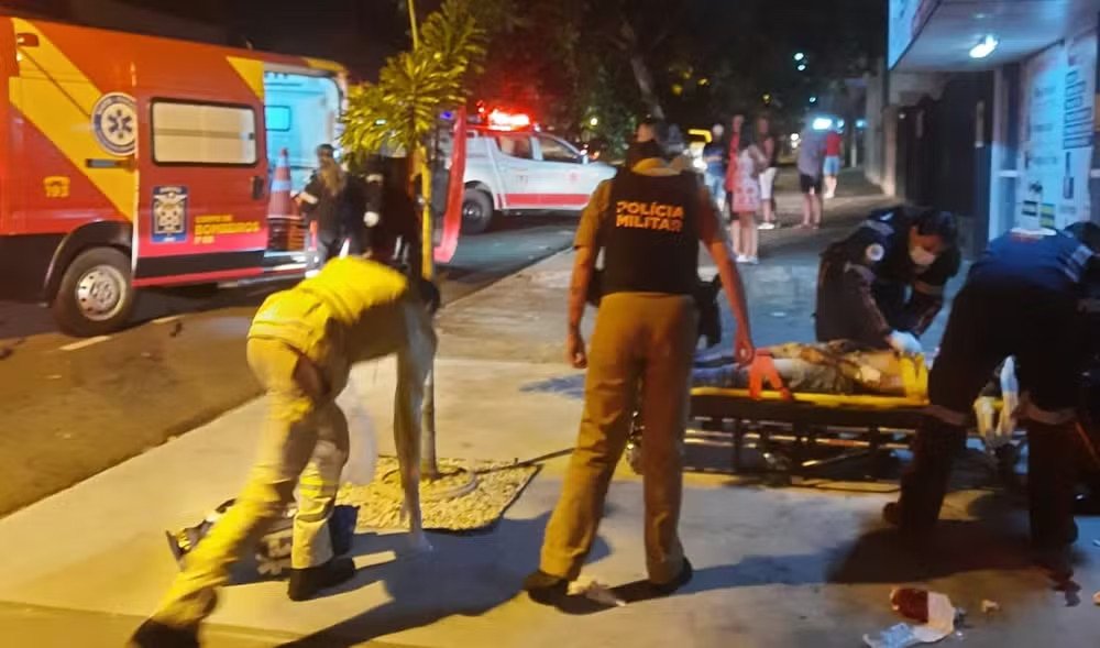 Homem mata três familiares e fere quatro durante ceia natalina