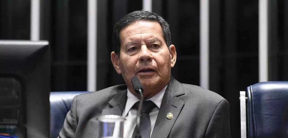 Mourão é massacrado nas redes após reclamar de Museu da Democracia: “desperdício é pensão para filha de militar”