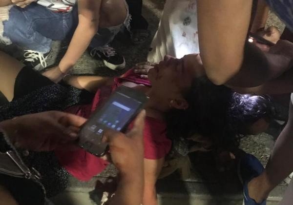 Jovem é agredida e PM dispara tiros para conter confusão no Rio Vermelho