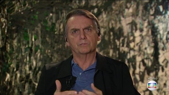 Bolsonaro espalha novamente fake news no JN sobre “kit gay”