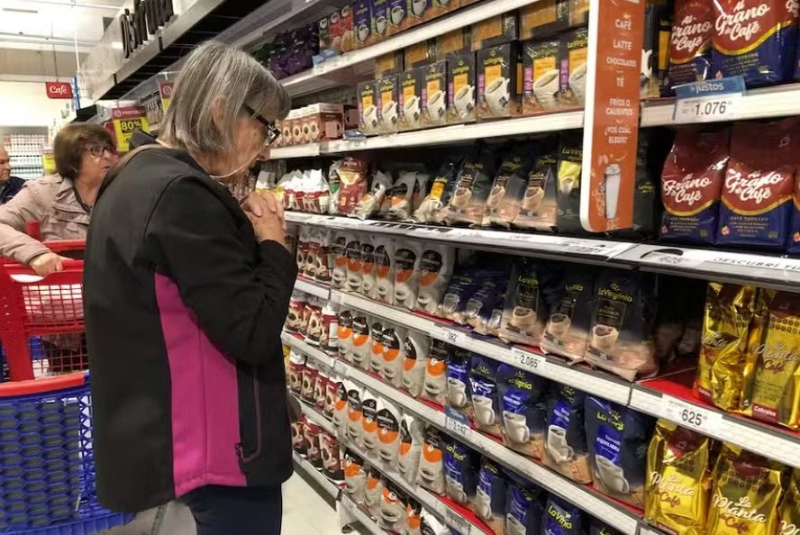 Argentina fecha 2023 com inflação de 211%, maior do que a da Venezuela