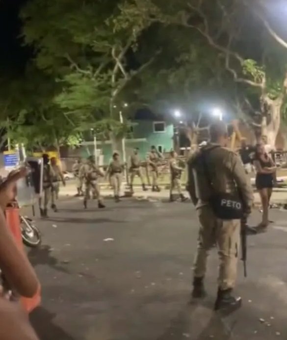 Abordagem da PM durante festa paredão em Cajazeiras gera confusão