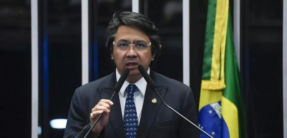 Procuradoria quer explicação do senador Alexandre Luiz Giordano, que usou quase R$ 4 mil em posto de gasolina em um dia