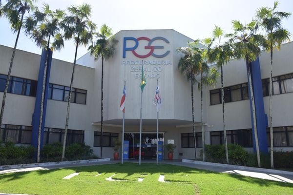 PGE-BA abre processo seletivo com 96 vagas