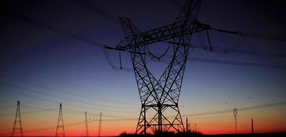 Governo Lula prepara ações para reduzir preço final da conta de luz