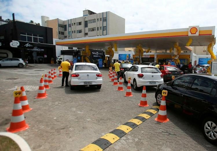 Preço do litro da gasolina na Bahia deve aumentar R$ 0,11 na sexta