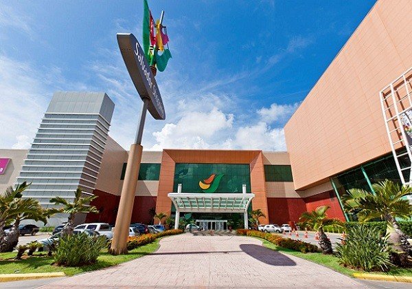 Tentativa de assalto a carro-forte no Salvador Shopping termina em tiros