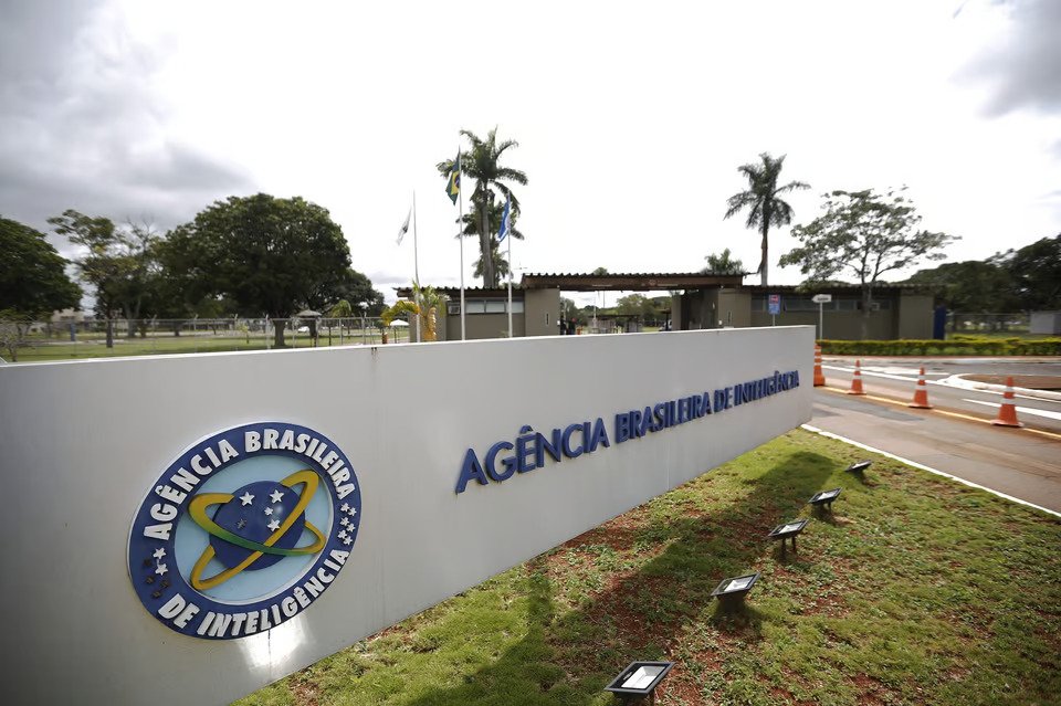 Espionagem ilegal da Abin de Bolsonaro mirava até ministros do STF e governadores