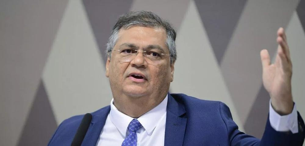 Espionagem da Abin pode ter ido além da política, alerta Dino