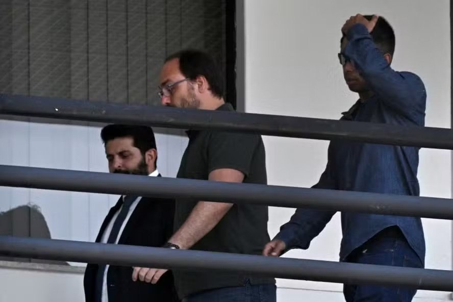 PF investiga se assessora de Carlos Bolsonaro buscava informações de inquérito sobre atuação da PRF na eleição de 2022