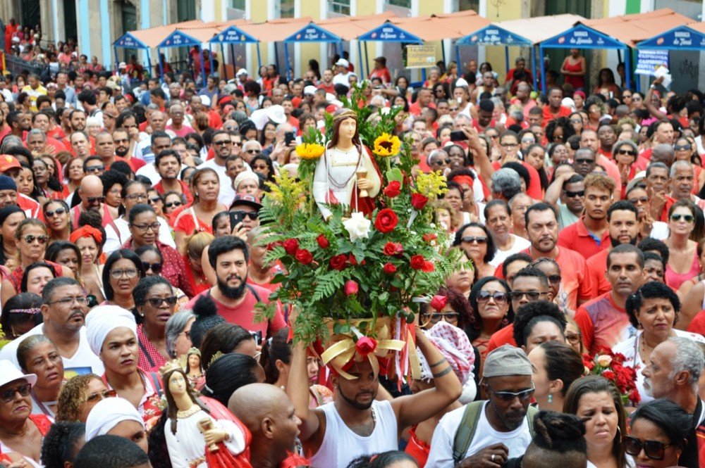 Festa de Santa Bárbara celebra diversidade religiosa e cultural no Centro Histórico de Salvador