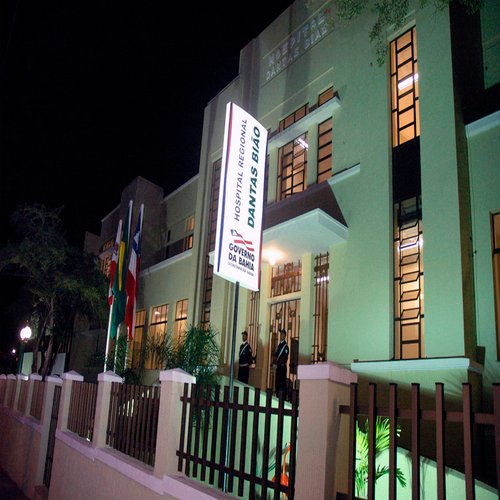 Praça Kennedy: Jovem é golpeado com arma branca em Alagoinhas