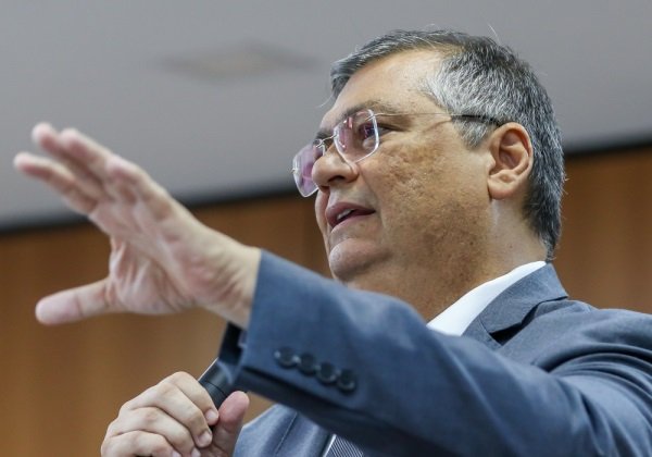 Em despedida do Senado, Dino diz que agirá pela harmonia dos poderes