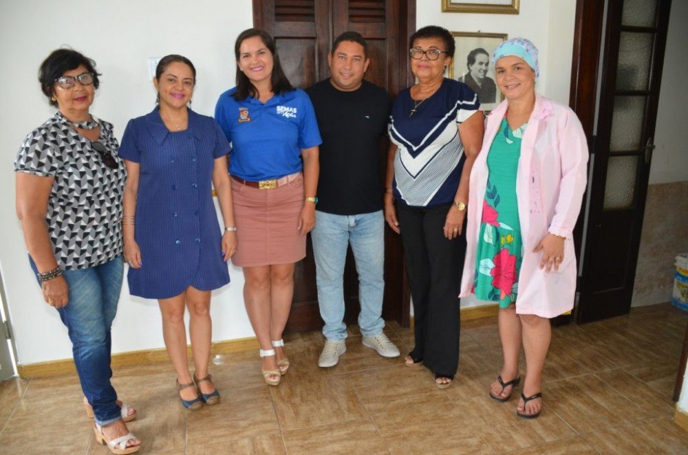 Consultora da UNESCO visita entidades para idosos