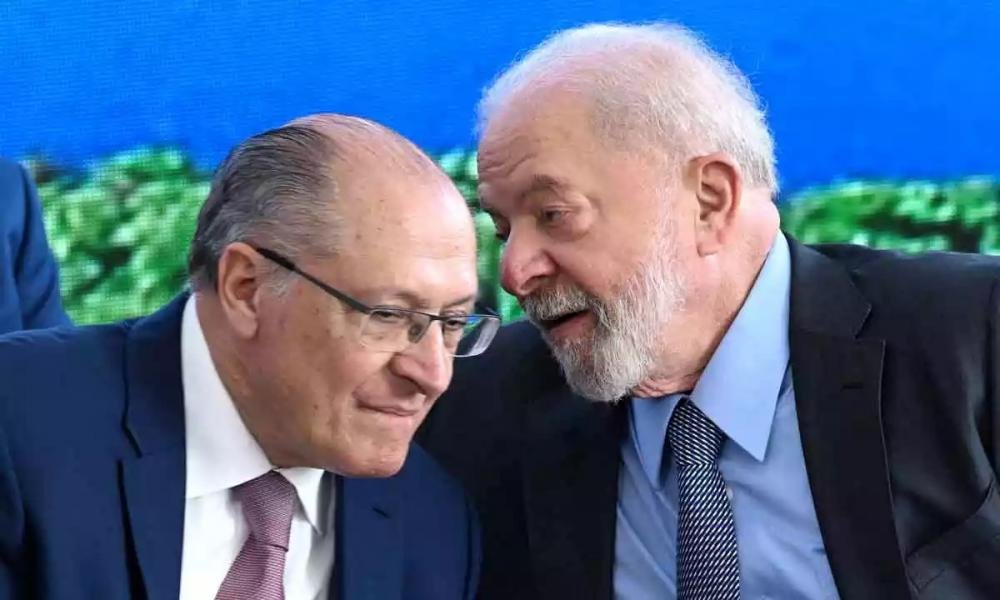 Alckmin diz que Lula salvou a democracia e defende a nova política industrial