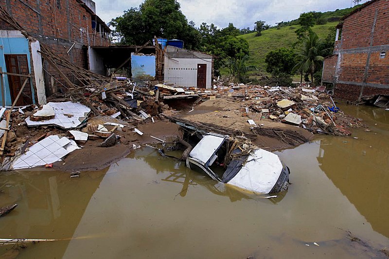 Governo da Bahia mantém mobilização para atender demandas de emergência para atingidos pelas fortes chuvas
