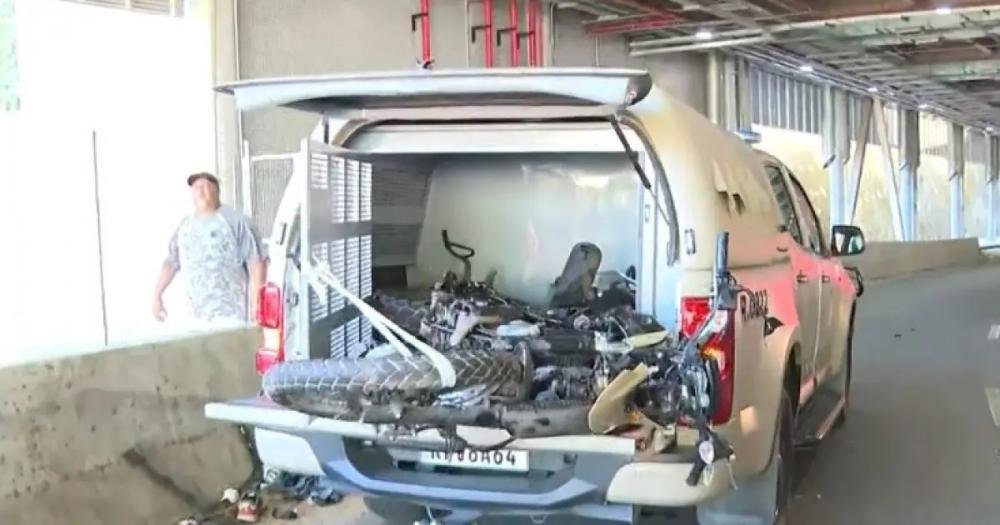 Assaltantes em fuga sofrem acidente e ficam feridos na Avenida Gal Costa