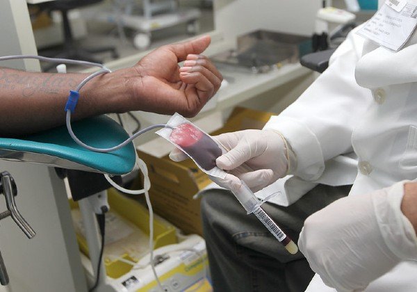 Com baixo estoque de sangue, Hemoba segue em alerta para casos de dengue