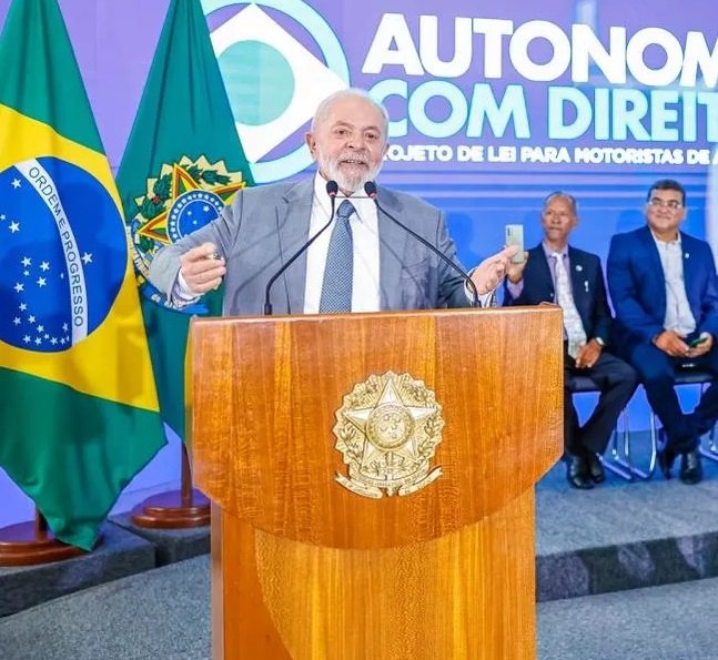 iFood afirma estar pronto para negociar com Lula a regulamentação do trabalho por aplicativos