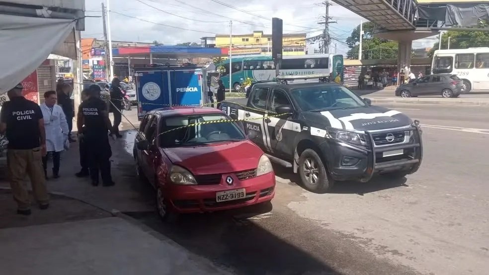 Em Salvador, homem é encontrado morto dentro de carro trancado