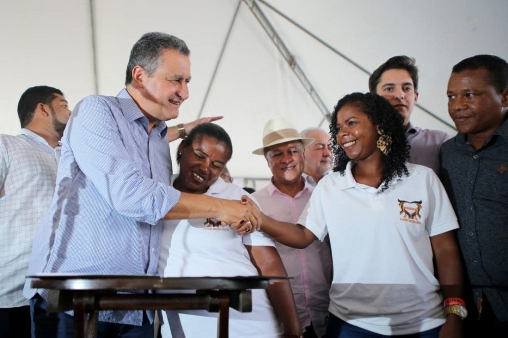 Em Aramari, Rui entrega trecho pavimentado de 20 quilômetros da BA-504