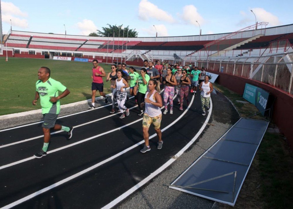 Carneirão aberto ao público: Prefeitura libera pista para cooper e práticas esportivas durante a semana