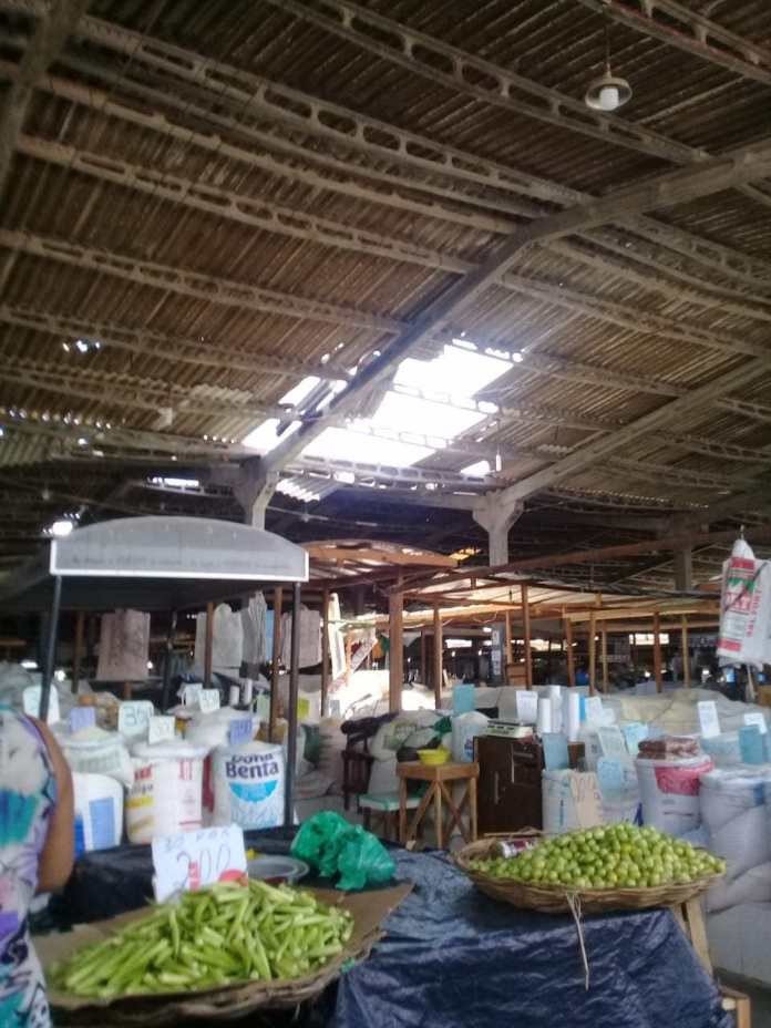 Telhado da Central de Abastecimento de Alagoinhas desaba nesta quarta-feira (27)