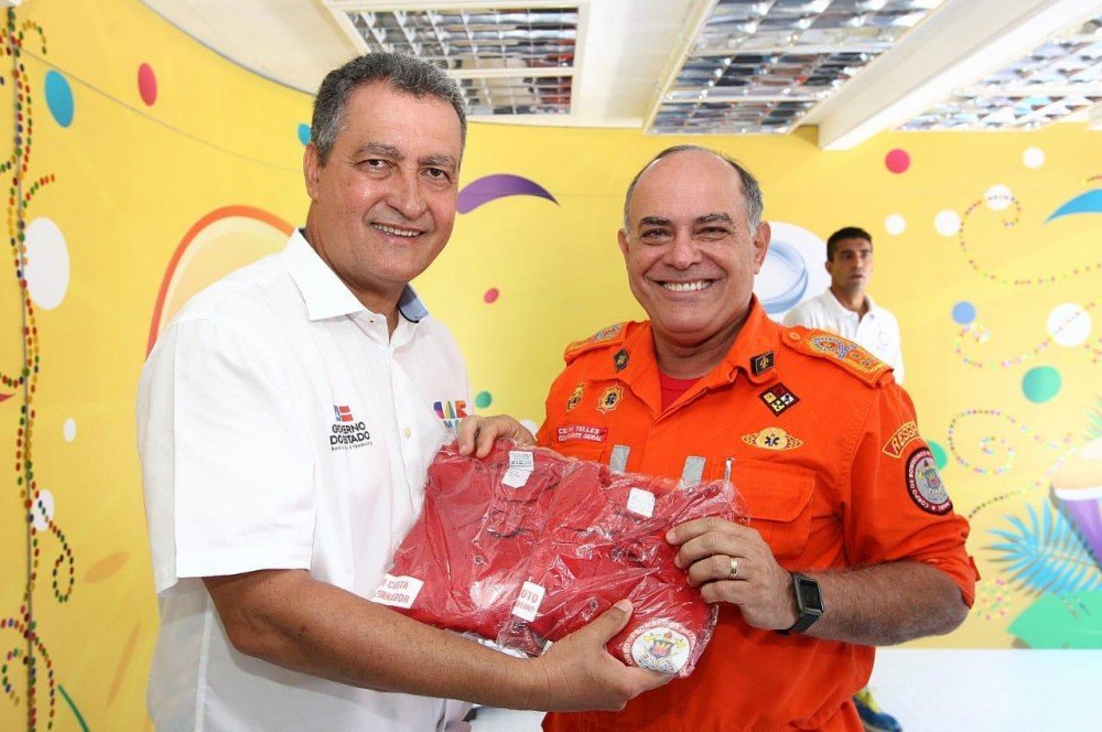 Rui se reúne com comandante dos Bombeiros e amplia operação de combate a incêndios florestais