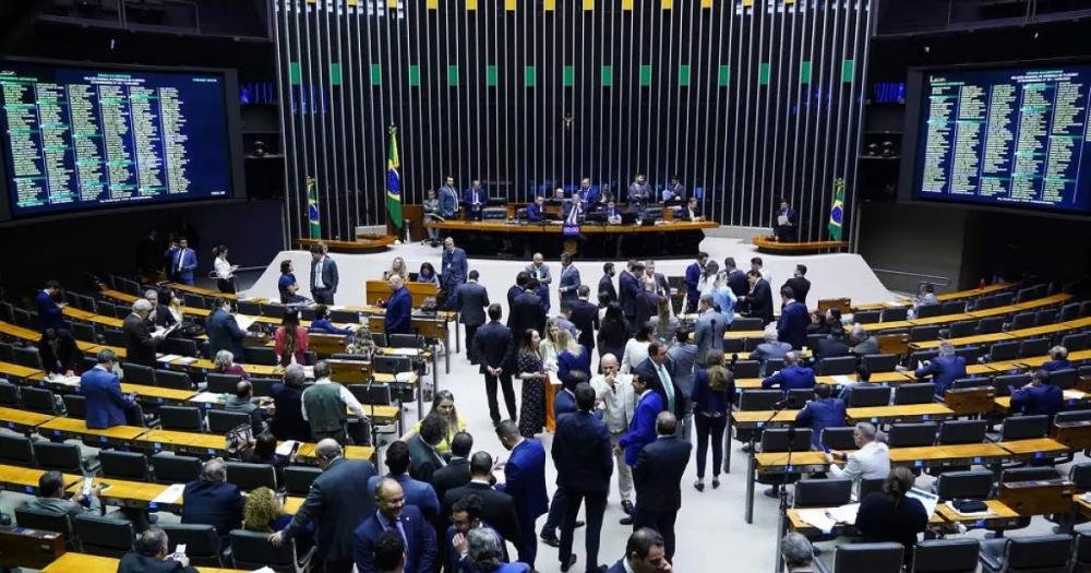 Câmara aprova reforma do ensino médio com opção por curso técnico fortalecida