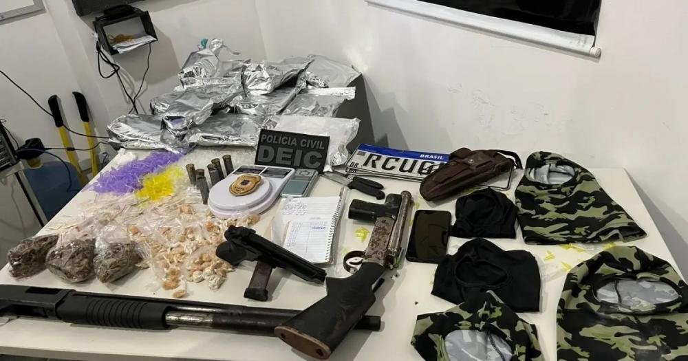 No Centro Histórico de Salvador, Polícia Civil apreende armas e drogas durante operação