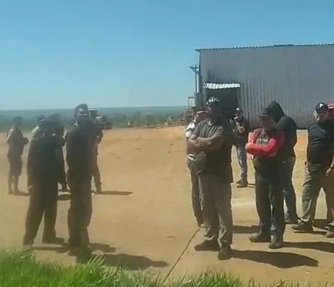 Invasores ocuparam fazenda e expulsaram trabalhadores em Cocos, no oeste baiano. - Foto: Reprodução