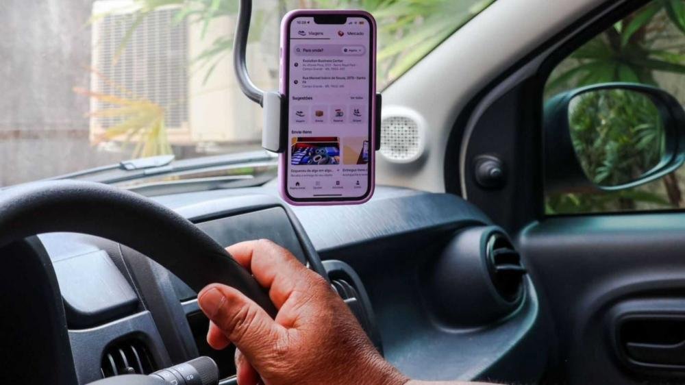 Motoristas de aplicativo suspendem atividades nesta terça-feira (26)