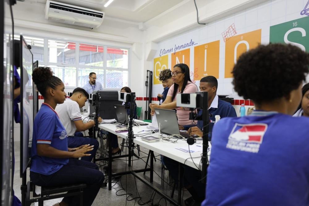 Bahia - Parceria entre SEC, SAEB e TRE leva atendimento eleitoral aos estudantes da rede estadual