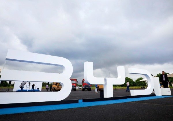 BYD expande lucro e tira da Tesla título de maior vendedora de carros elétricos