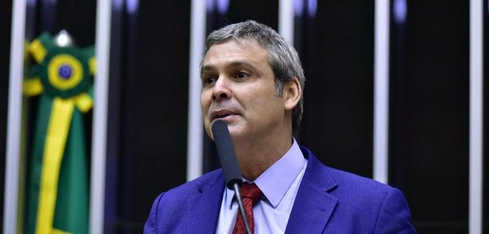 Lindbergh defende prisão de Mourão após exaltação da ditadura